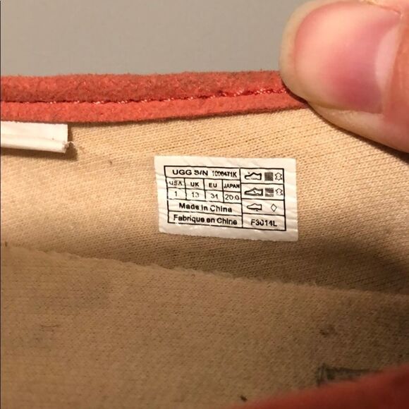 Ugg slip on shoes- size 1 big kids - Picture 8 of 8